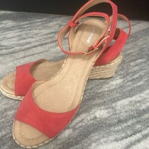 Lands End coral wedge sandals super cute side size 9